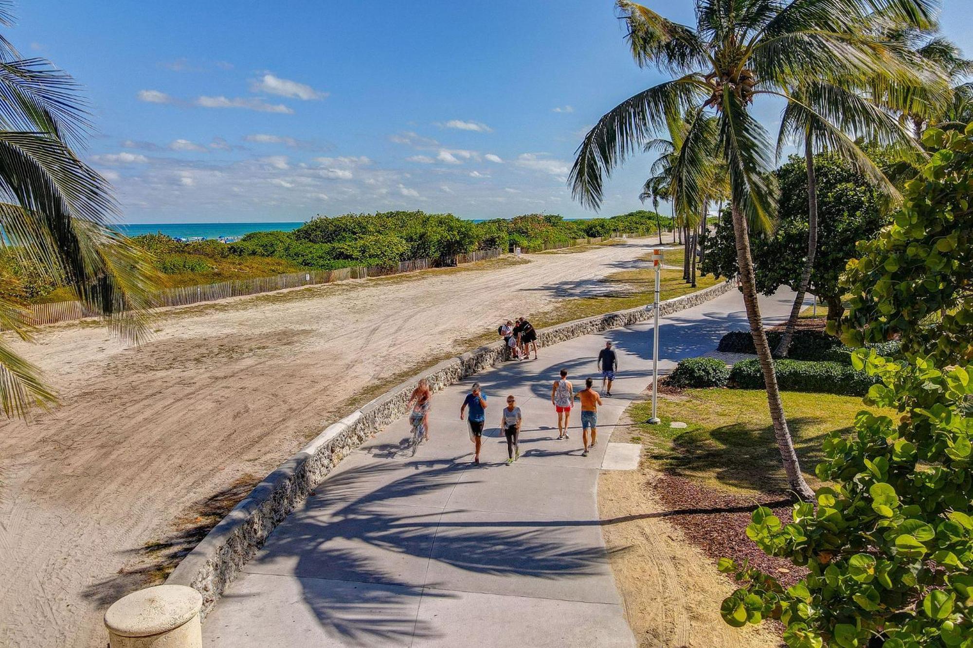Deco Beachside Apt, W/2 Queen Beds, Washer/Dryer Miami Beach Exterior photo