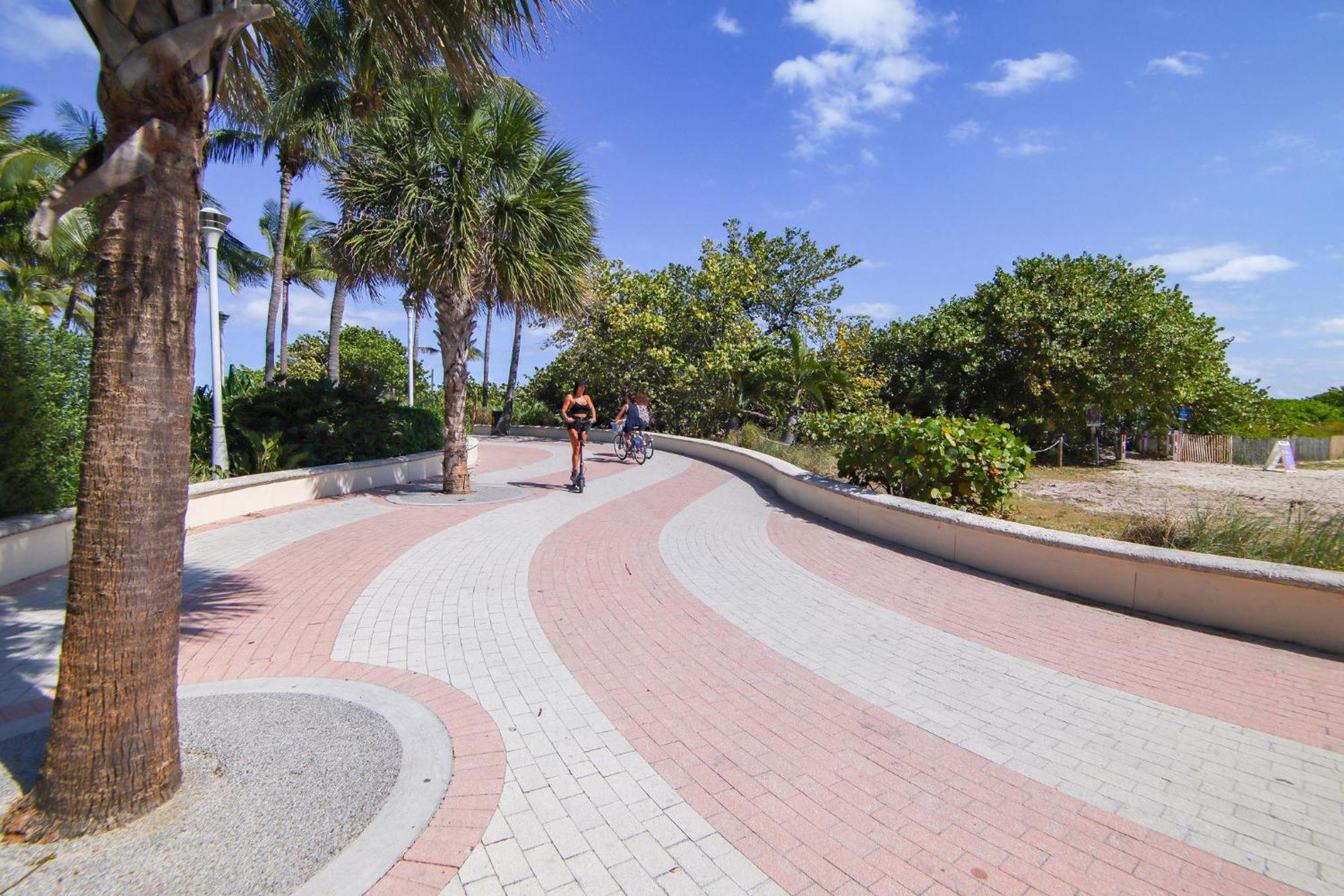 Deco Beachside Apt, W/2 Queen Beds, Washer/Dryer Miami Beach Exterior photo