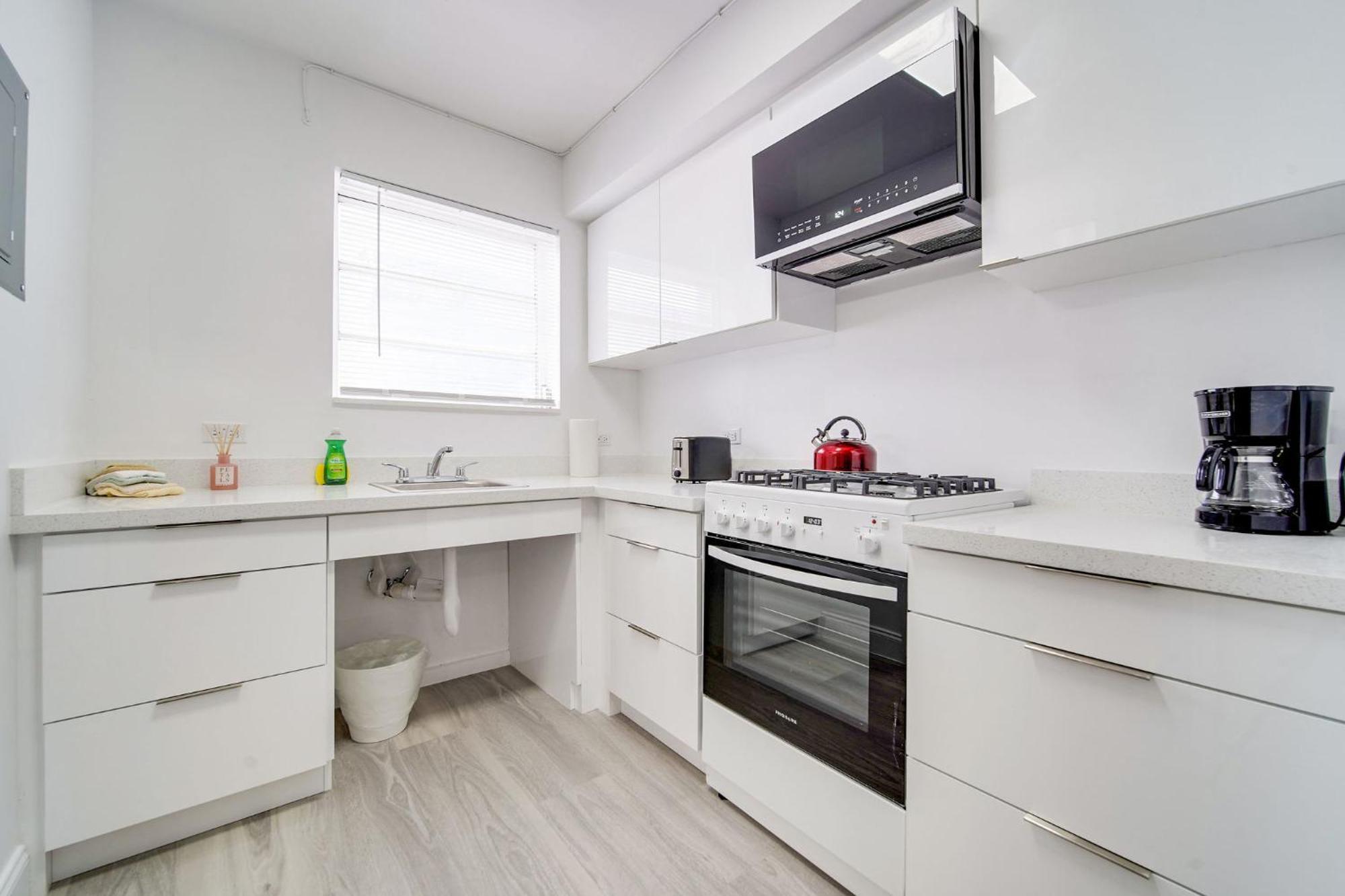 Deco Beachside Apt, W/2 Queen Beds, Washer/Dryer Miami Beach Exterior photo