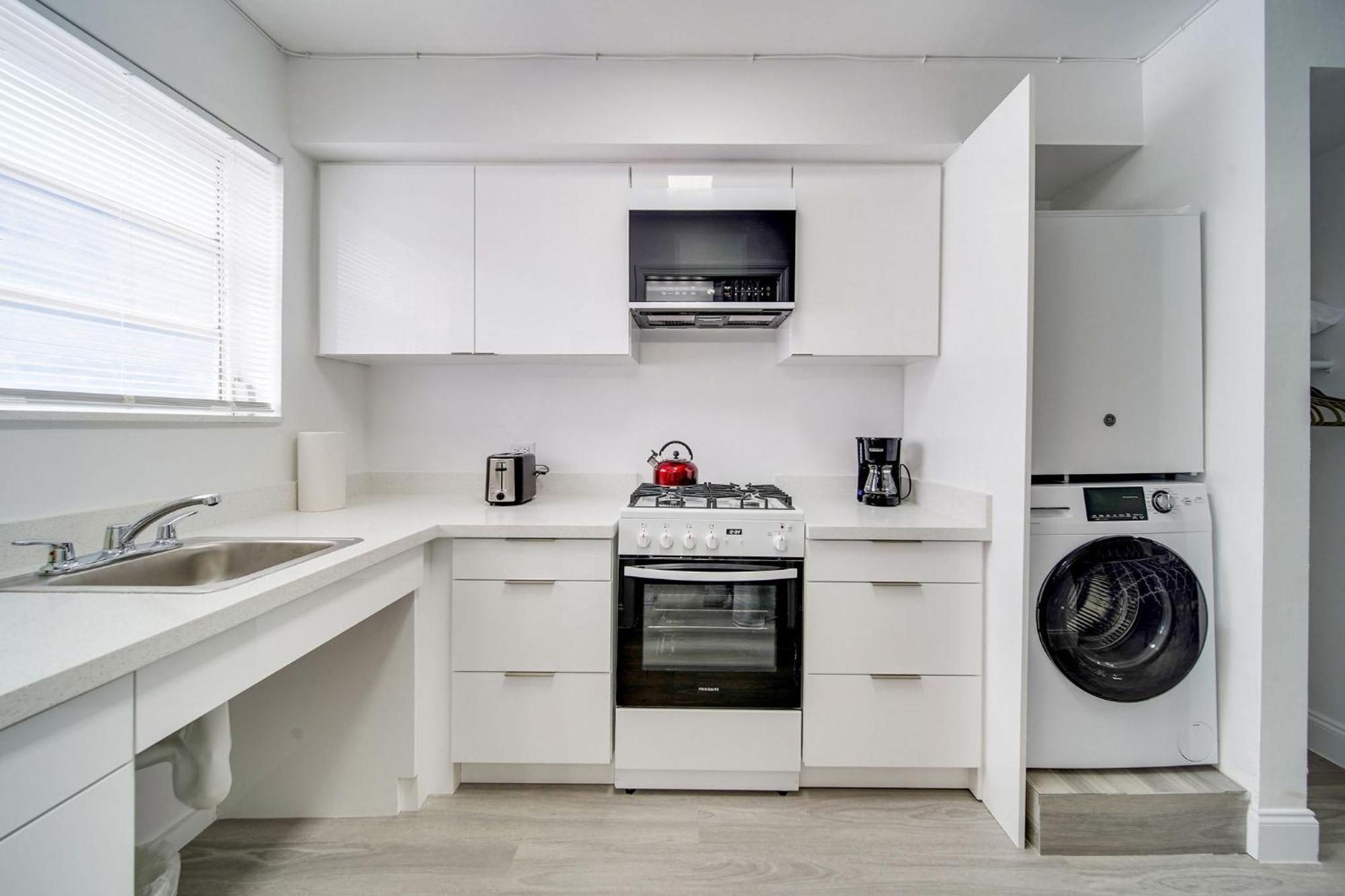 Deco Beachside Apt, W/2 Queen Beds, Washer/Dryer Miami Beach Exterior photo